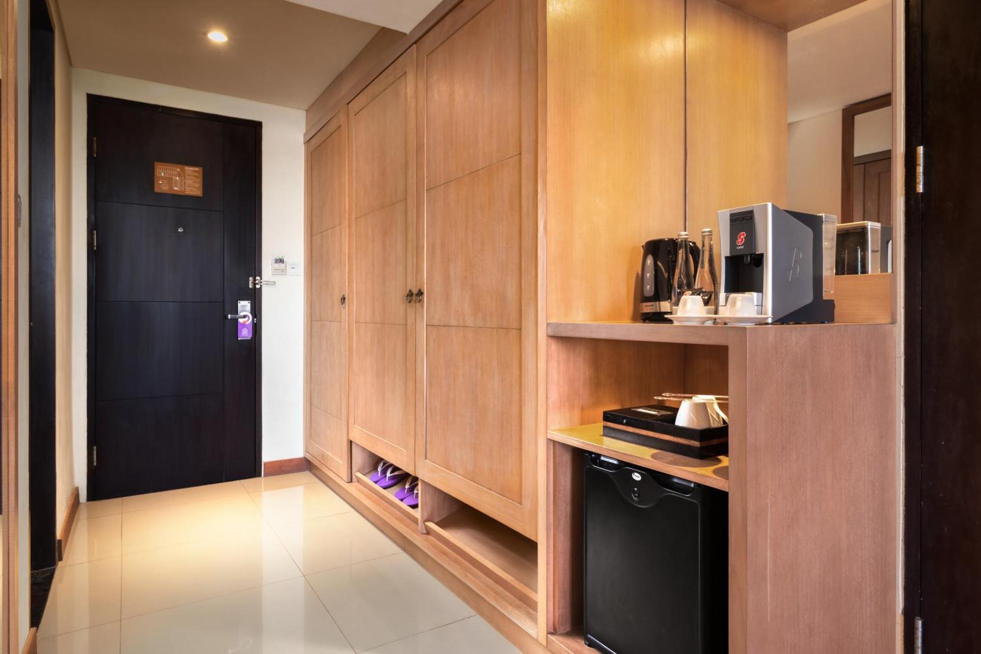 ฟ็อกซ์ โฮเต็ล จิมบารัน บีช Hotel จิมบาราน ภายนอก รูปภาพ